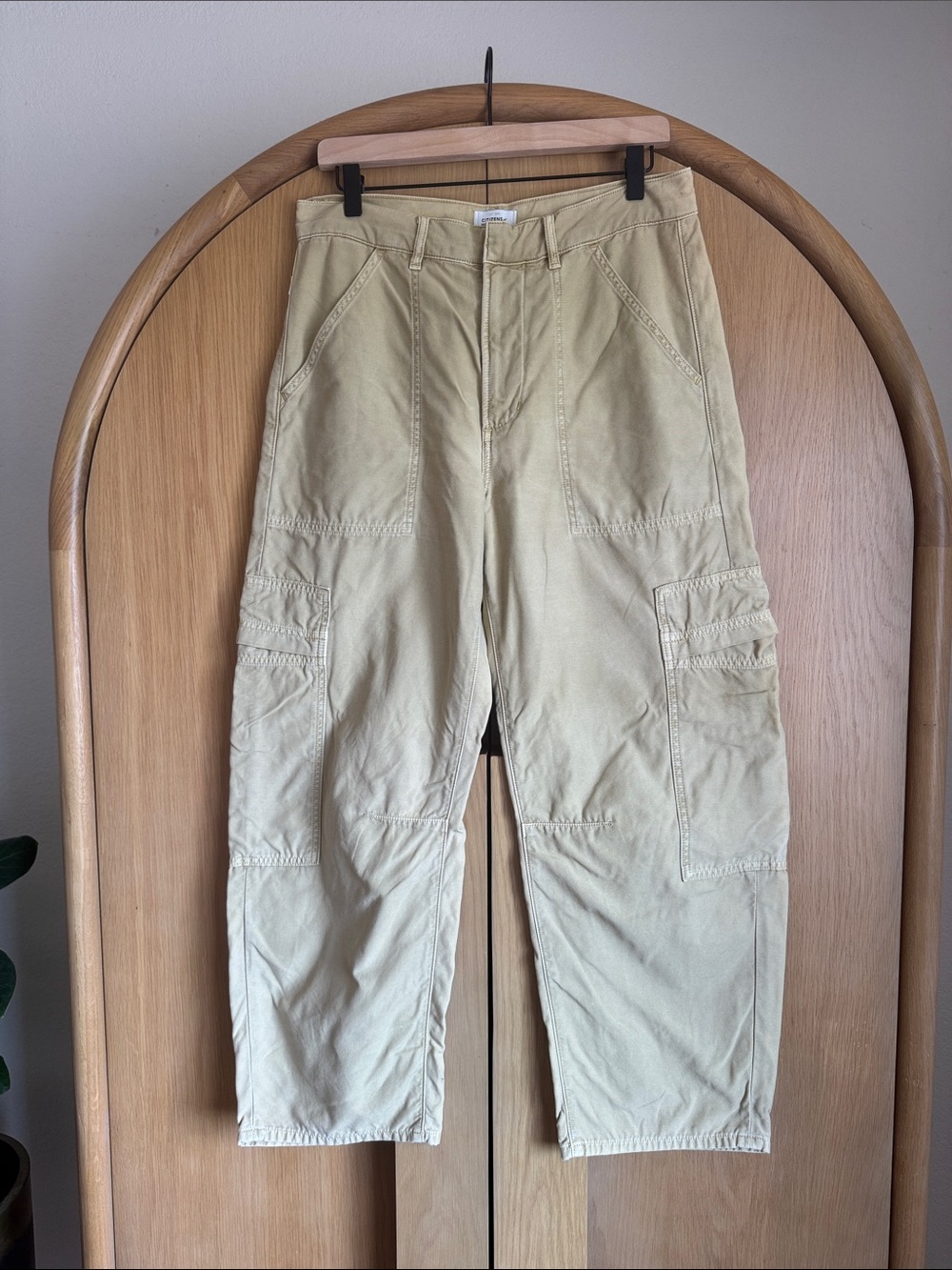 Citizens of Humanity Marcelle Cargo Pant in Gobi - Picture 4 of 9